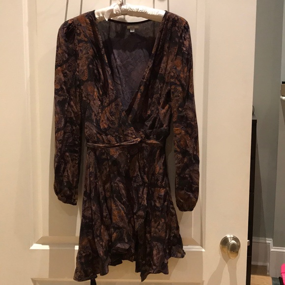 Gorgeous Urban Outfitters wrap dress! - Picture 5 of 8