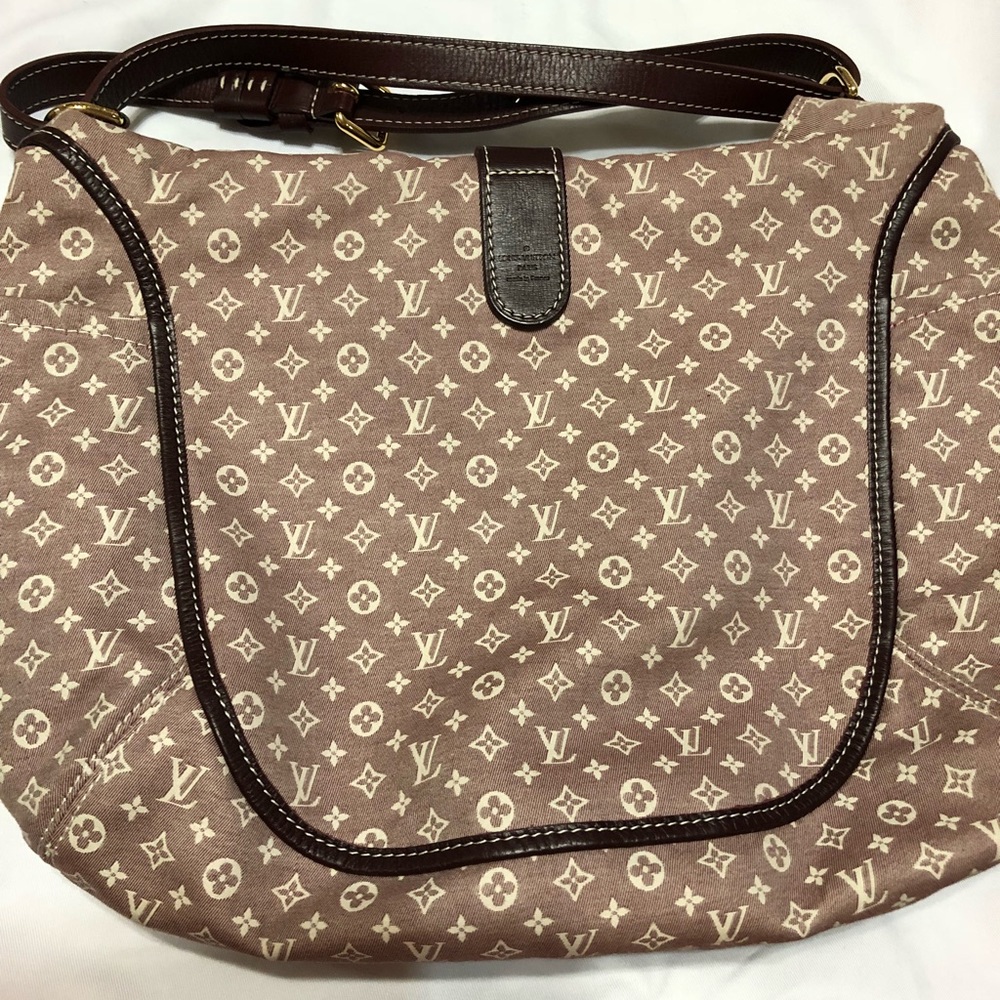 Louis Vuitton - Picture 2 of 3