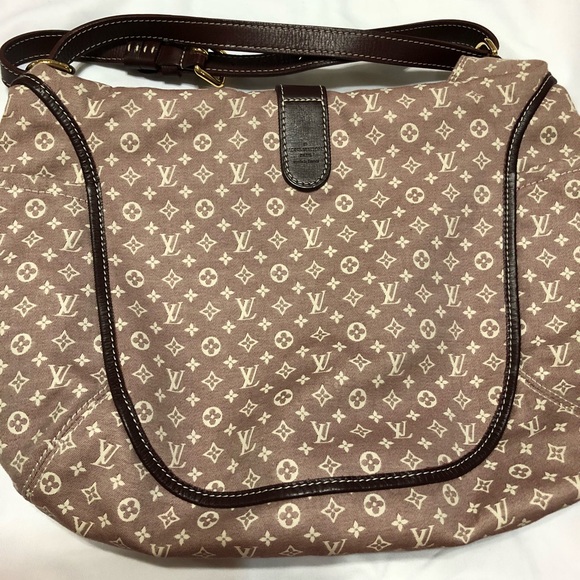 Louis Vuitton - Picture 2 of 3