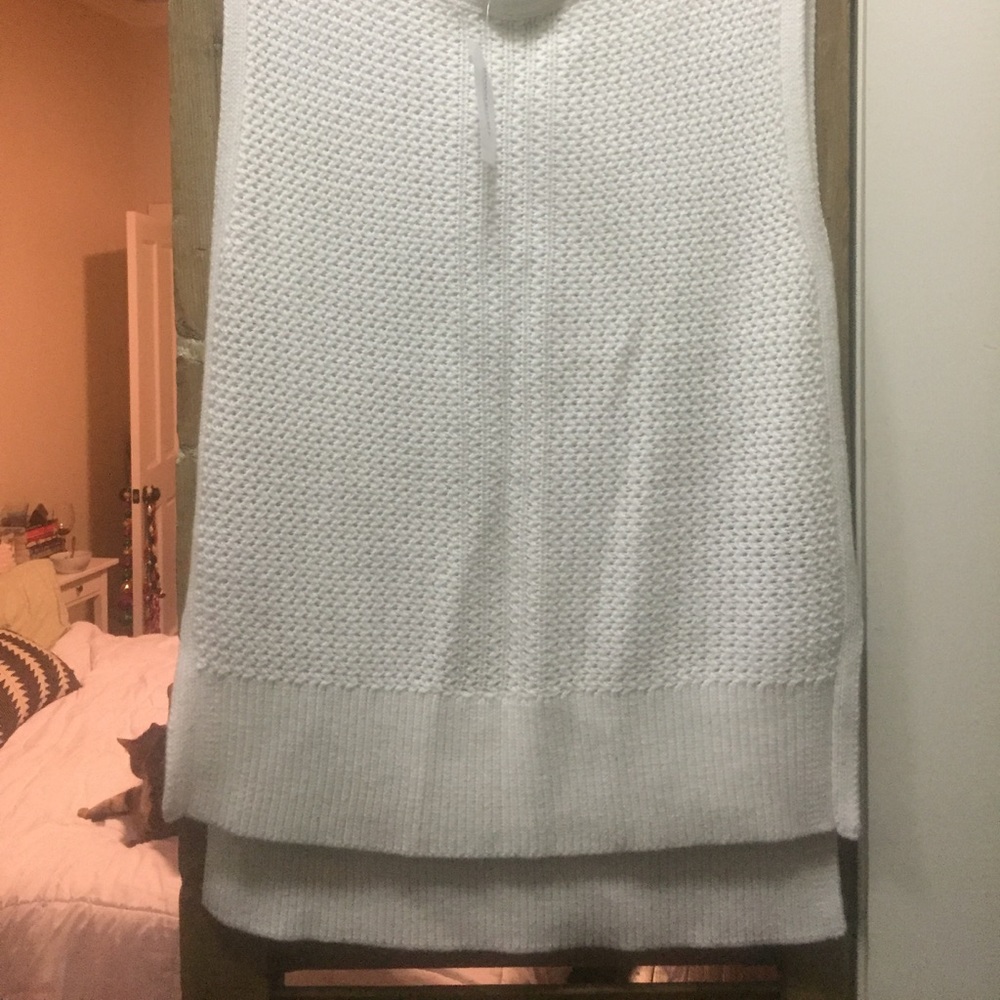 Banana Republic White Sleeveless Sweater Tank Top