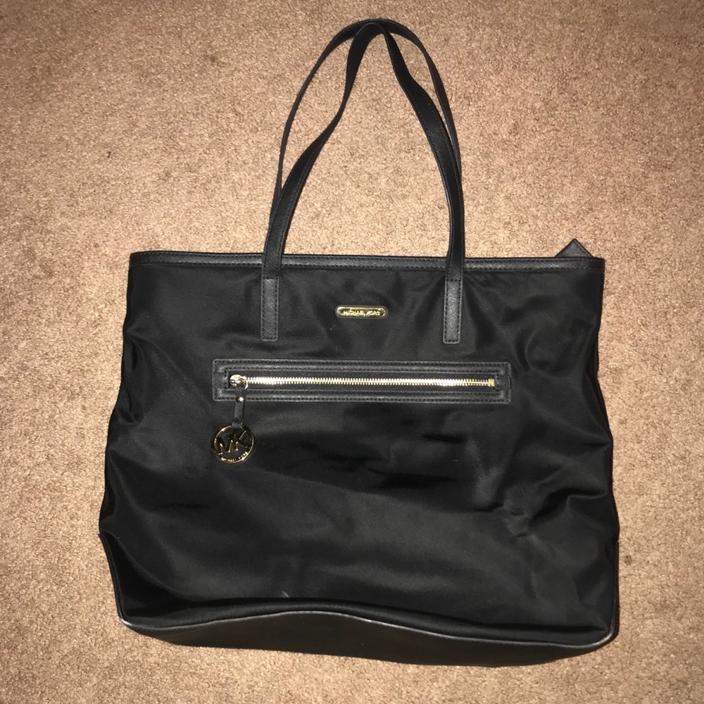 Authentic Michael Kors Tote EUC