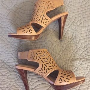 Size 6 Adrienne Vittadini heels