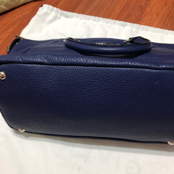 Prada - Picture 2 of 3