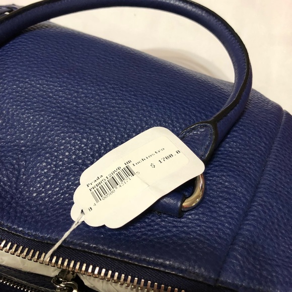 Prada - Picture 3 of 3