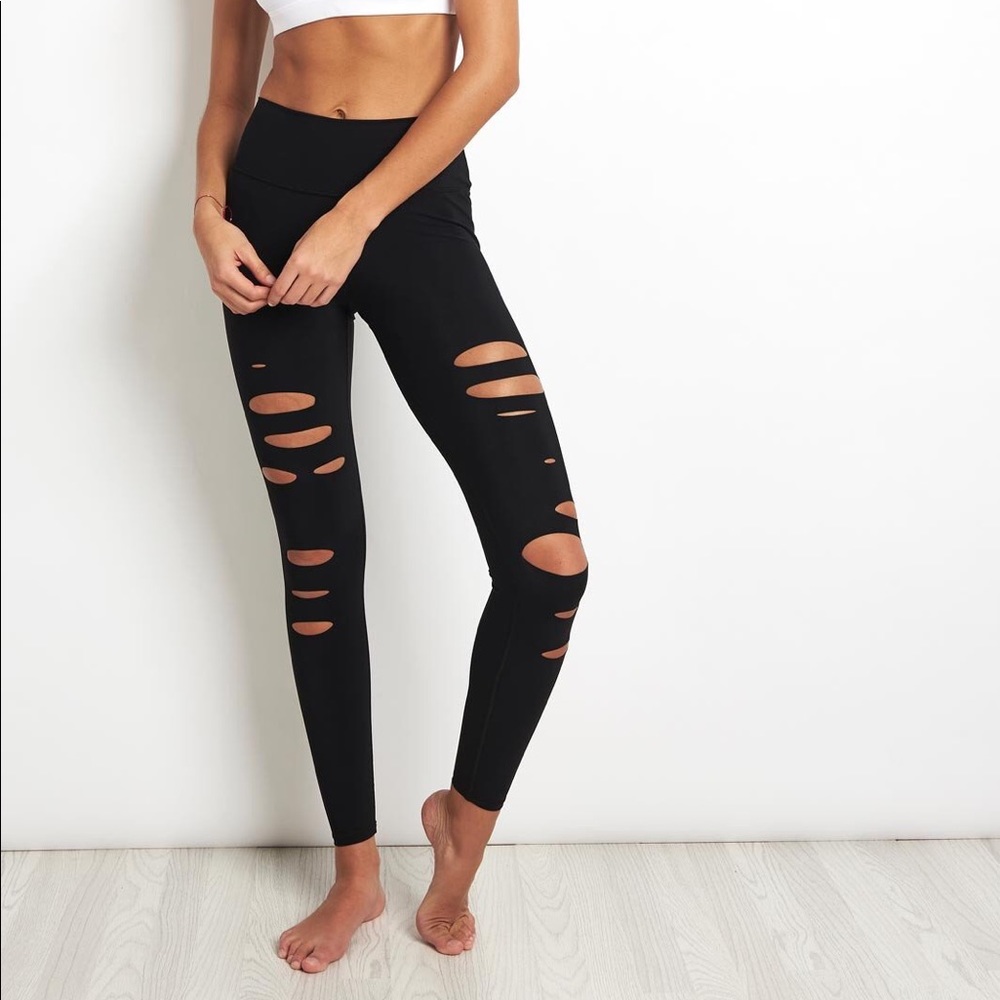 Alo Yoga Ripped Warrior legging S high waisted
