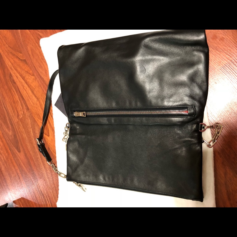 Prada - Picture 2 of 3