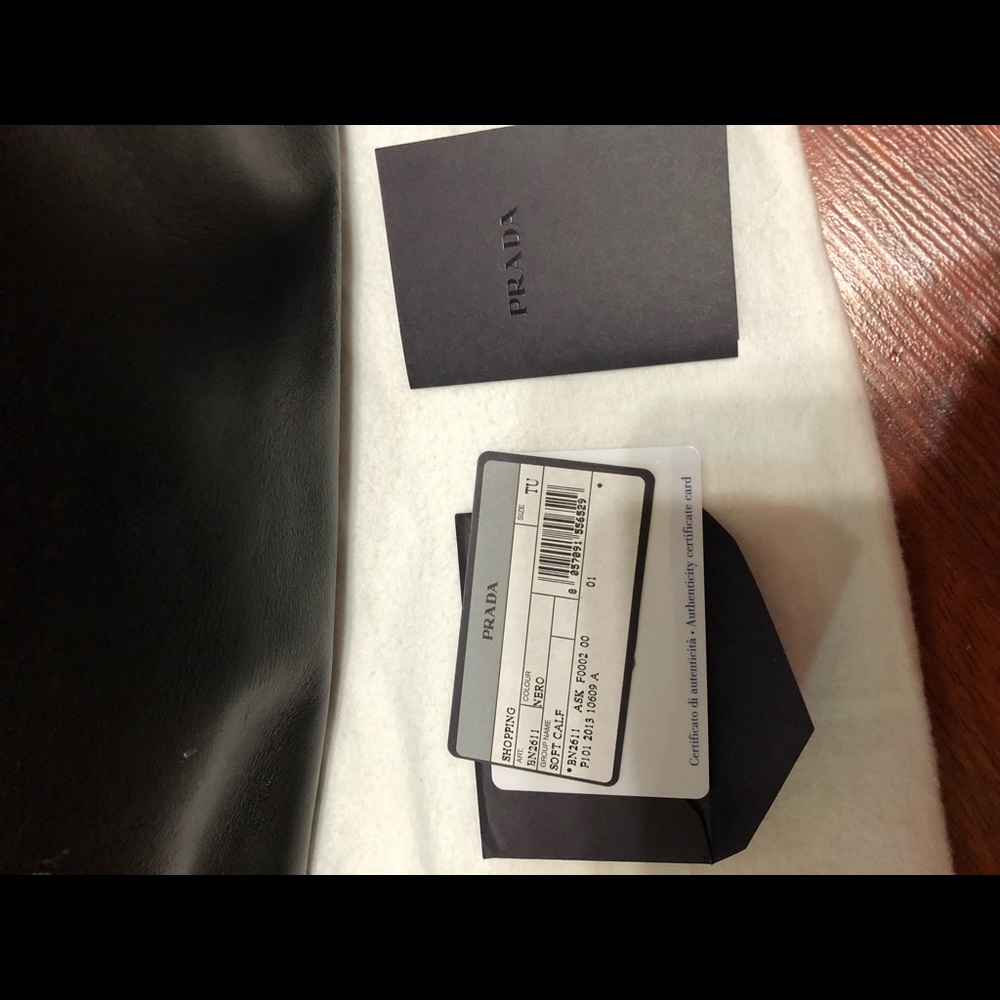Prada - Picture 3 of 3