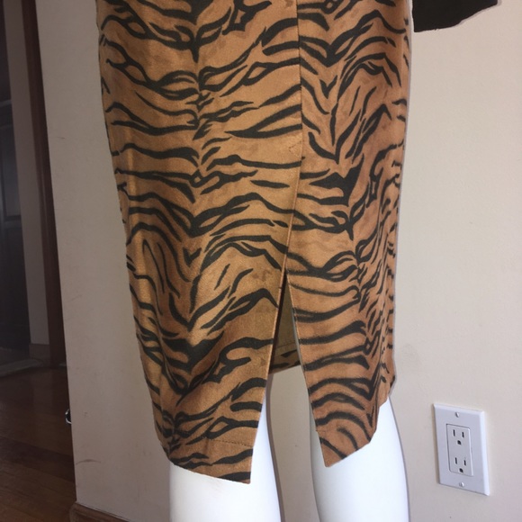 Vintage Moschino Pencil Skirt - Picture 4 of 7