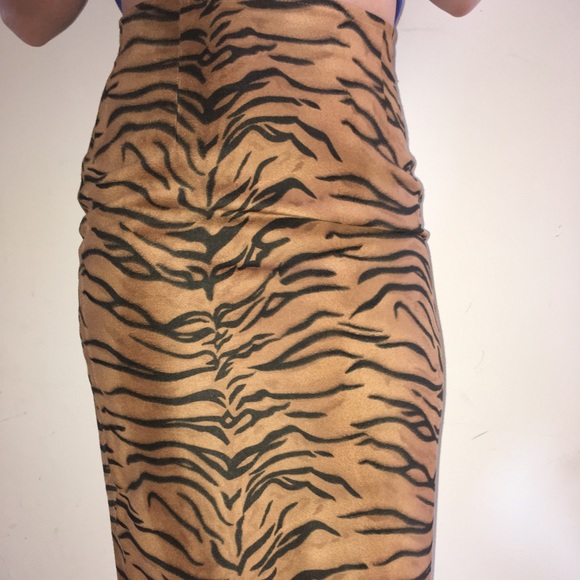 Vintage Moschino Pencil Skirt - Picture 6 of 7