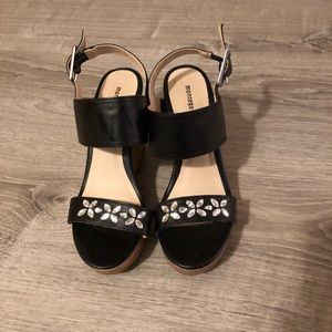 Black wedges