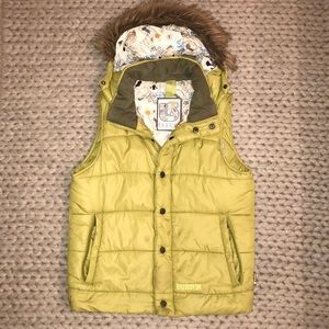 Burton Puff Vest with Removable Faux Fur ❄️