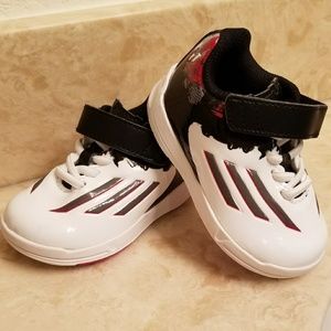 NWOT Adidas baby sneakers size 4