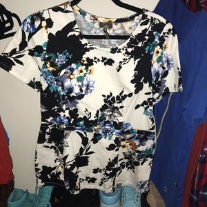 Floral jaanuu top