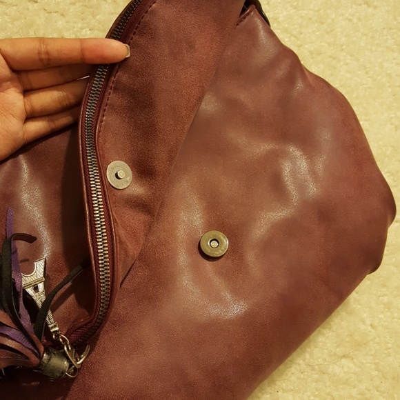 Eternel Leather Shoulder Bag - Picture 5 of 8