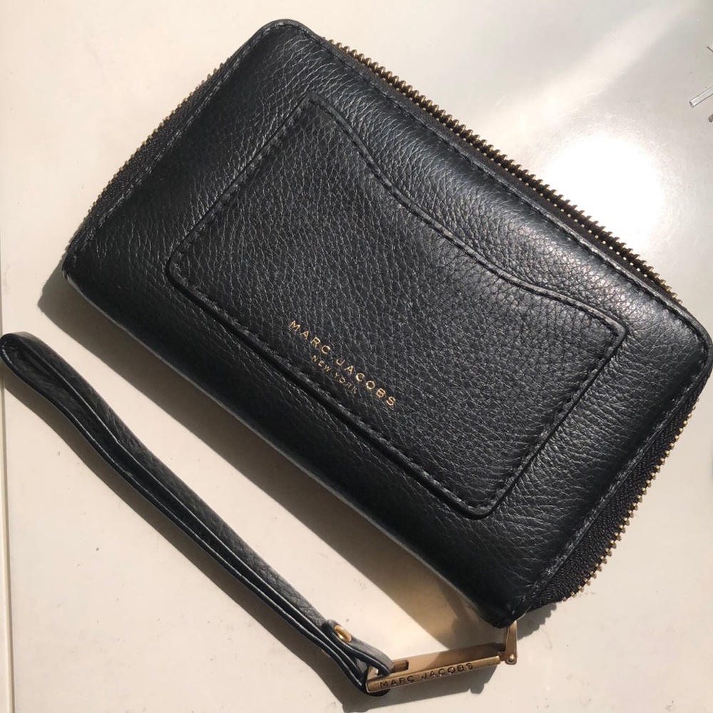 Marc Jacobs Phone/Wallet Wristlet