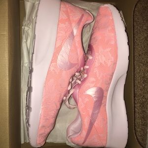 ROSE GOLD PINK NIKES