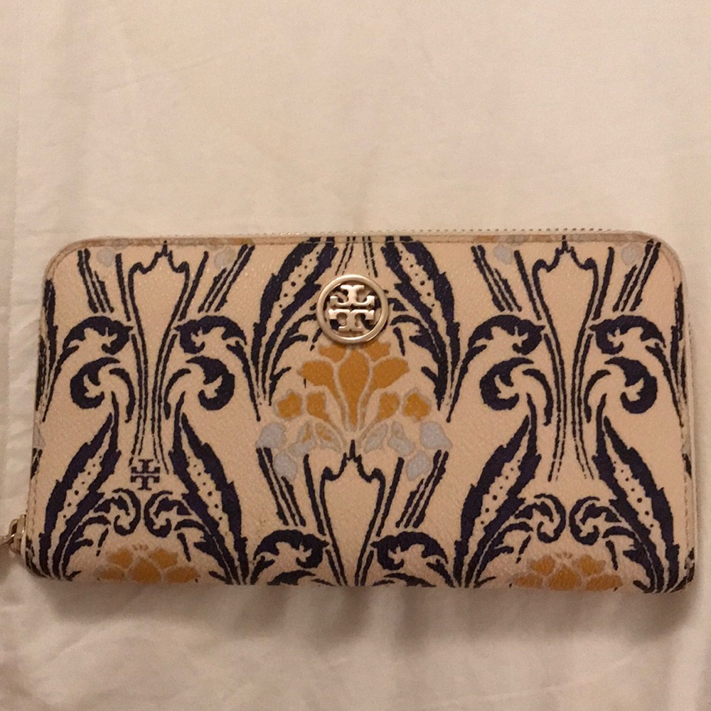 Tory Burch wallet barley used