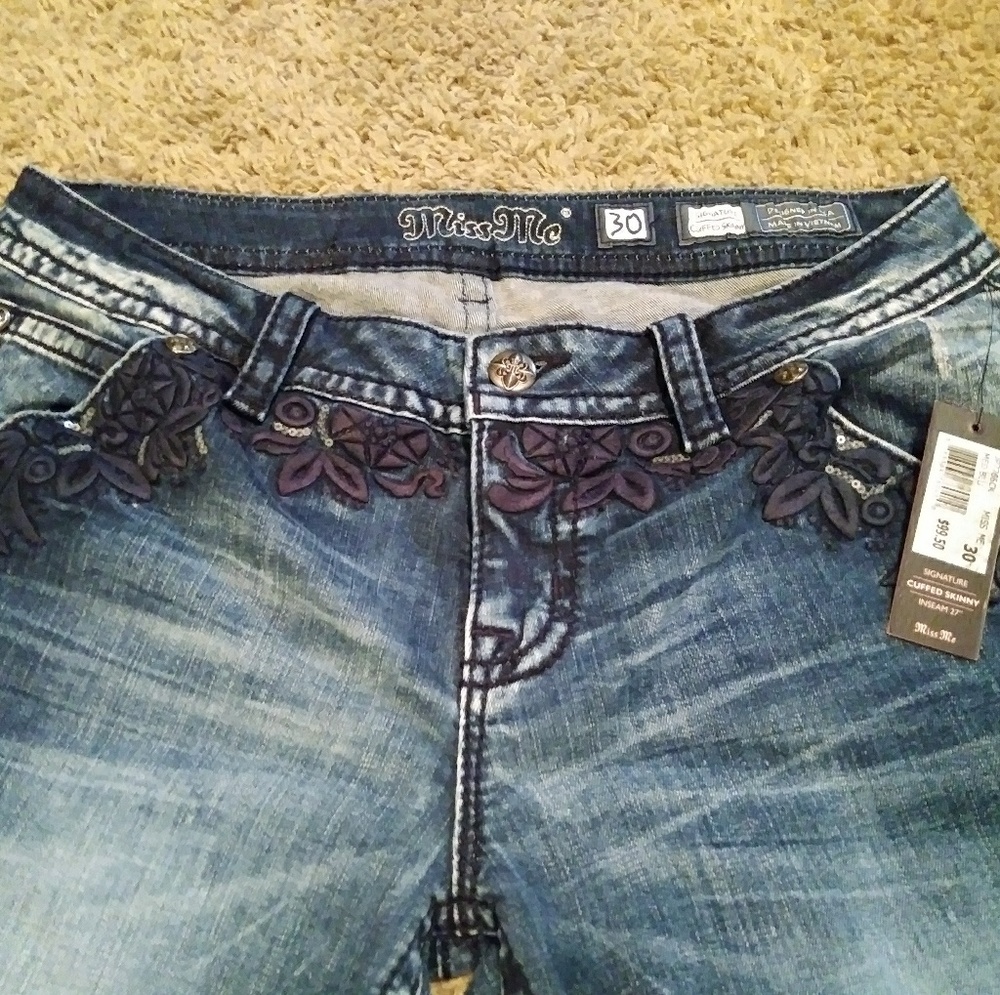 Miss Me Jeans Embroider Designed Front