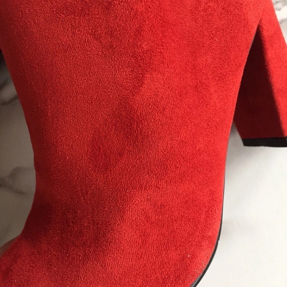 "Vixen of the Night" (Red) - Picture 3 of 6