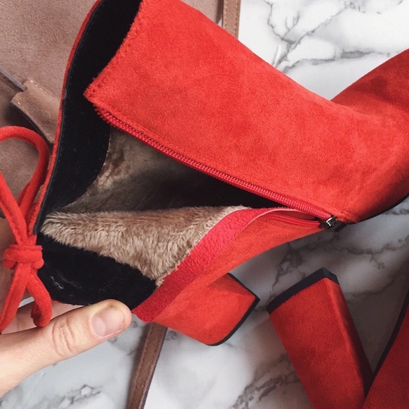 "Vixen of the Night" (Red) - Picture 5 of 6