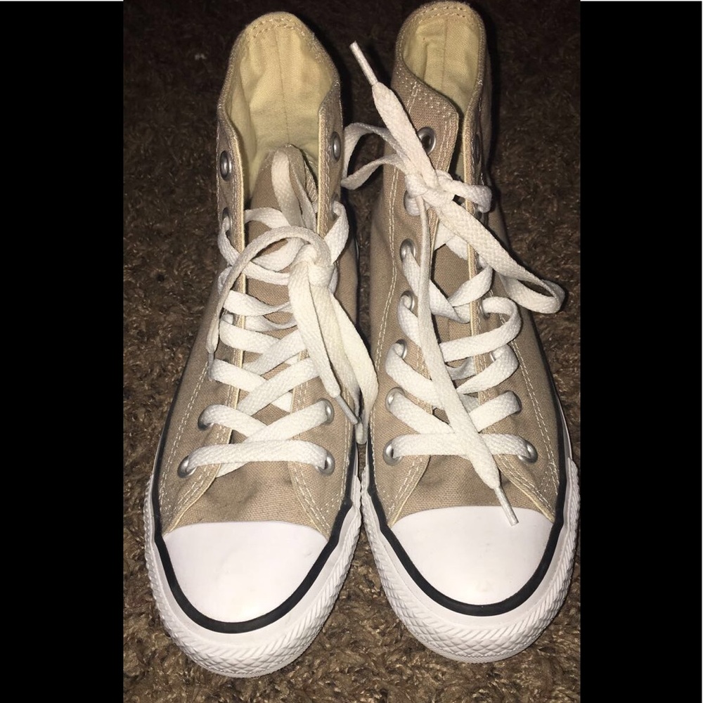 Tan/Nude Converse