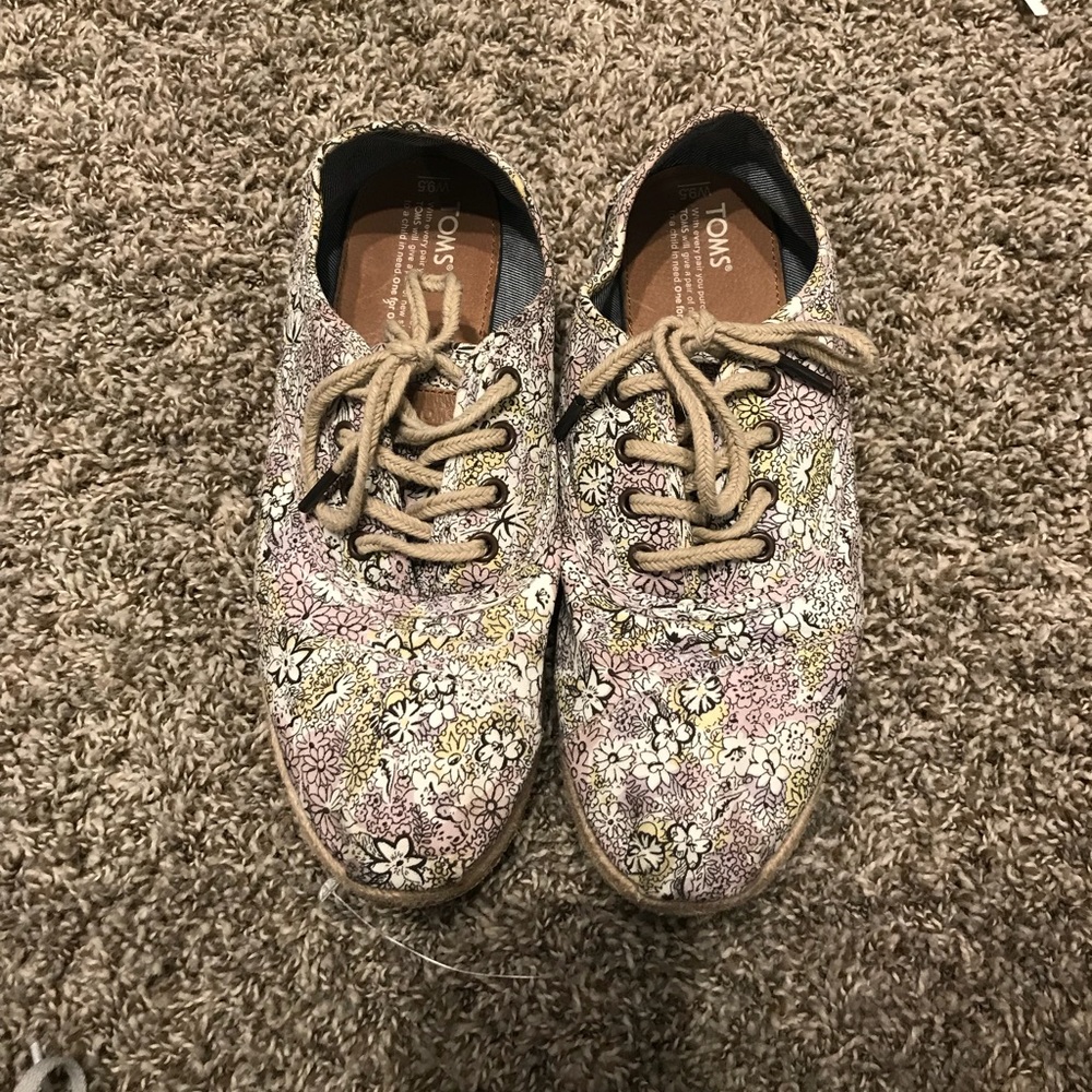 Toms sneakers