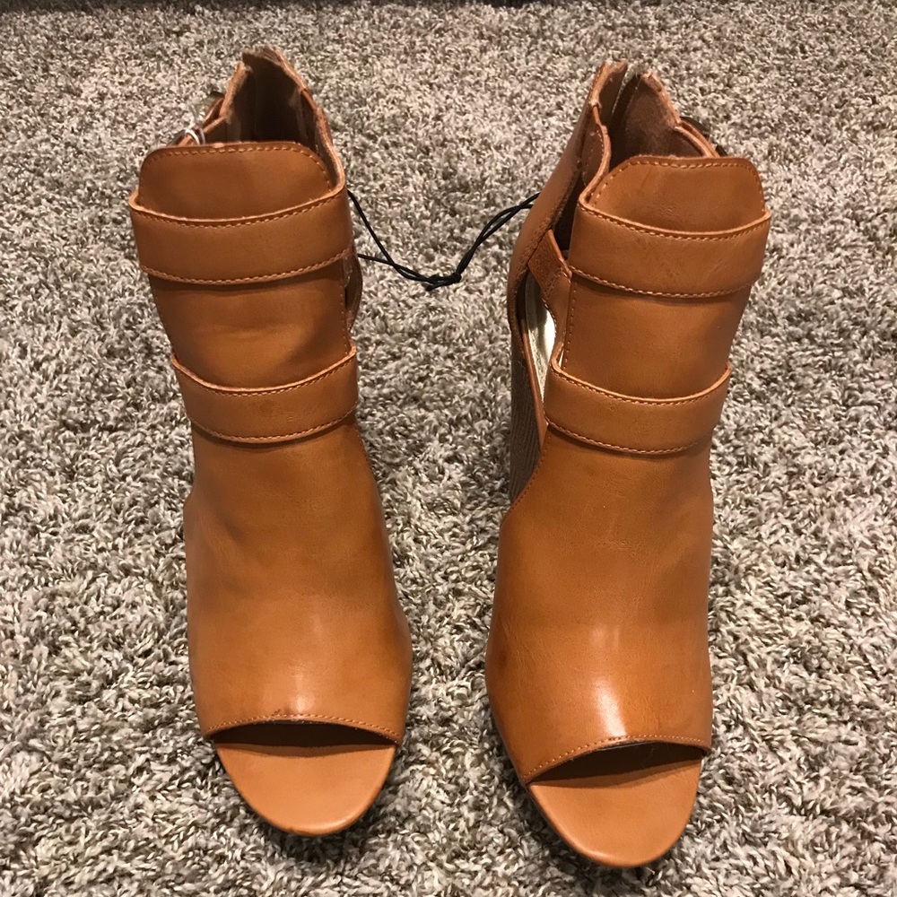 Tan Wedges