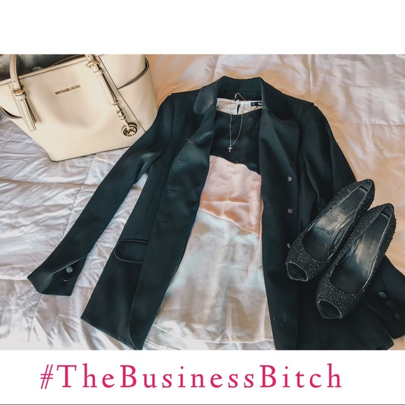 🆕🎀Classy Sew Cap Sleeved Blouse🎀🆕 - Picture 5 of 5