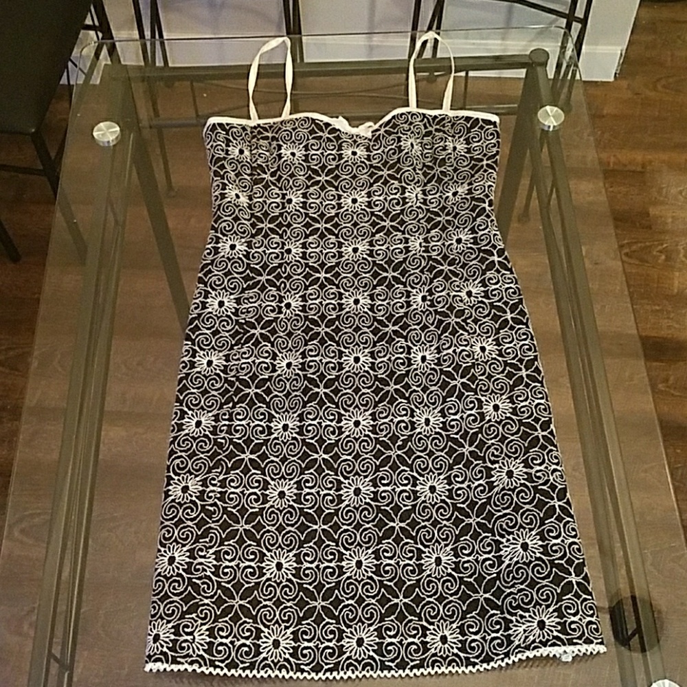 Black and white flower pattern Nanette Lepore