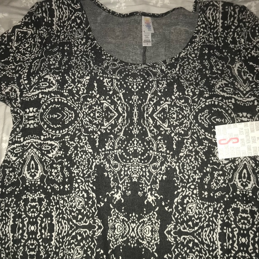 Lularoe Jaquard Perfect tee!