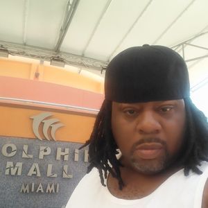 Meet your Posher, Derrick