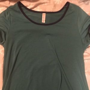 NWOT Lularoe classic tee