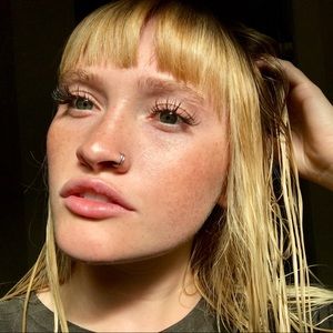 Meet your Posher, Chloe