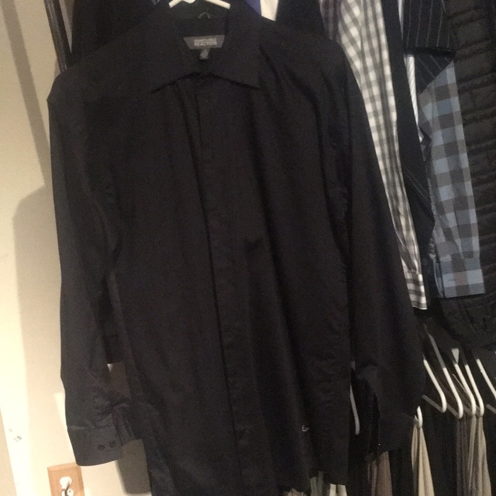Used / Kenneth Cole casual or dressed button shirt