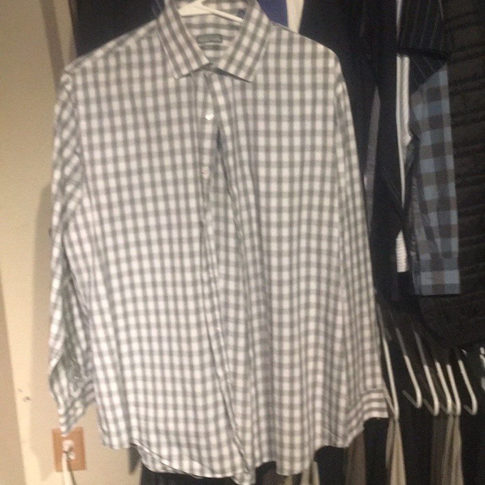 Used / Kenneth Cole casual or dressed button shirt