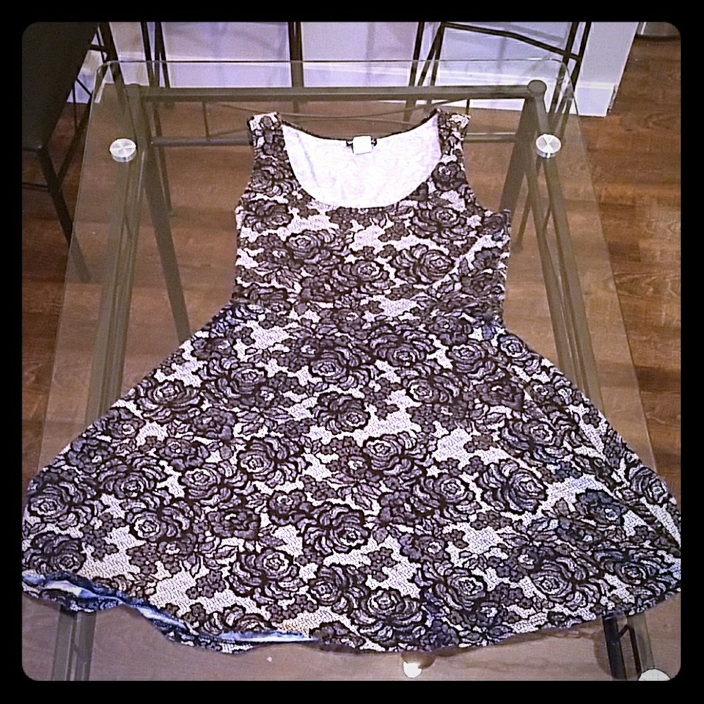 Sexy black and white lace a flower pattern dress.