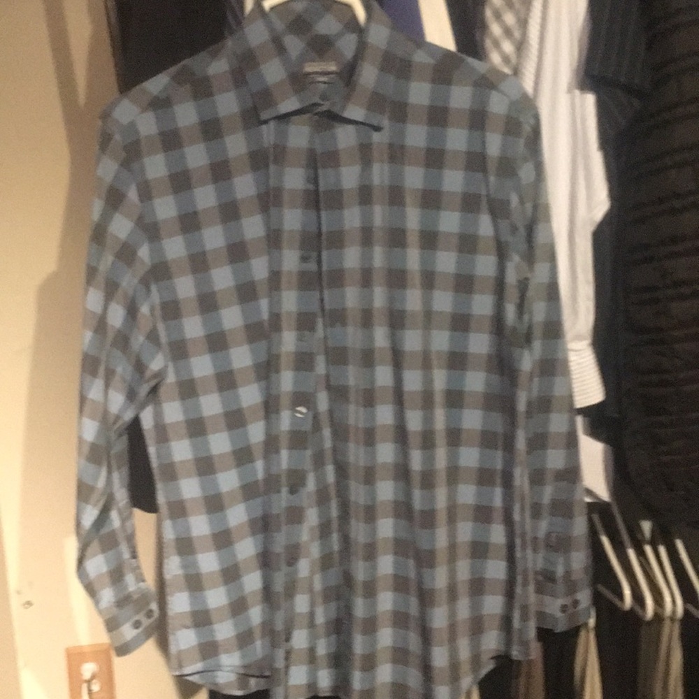 Used / Kenneth Cole casual or dressed button shirt