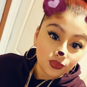 Meet your Posher, Yanira