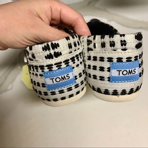 NIB TOMS Classic Stitched Slip-On Shoe - Picture 4 of 4