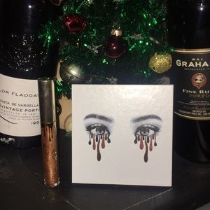 Kylie Jenner Bronze & LORD metallic lipstick
