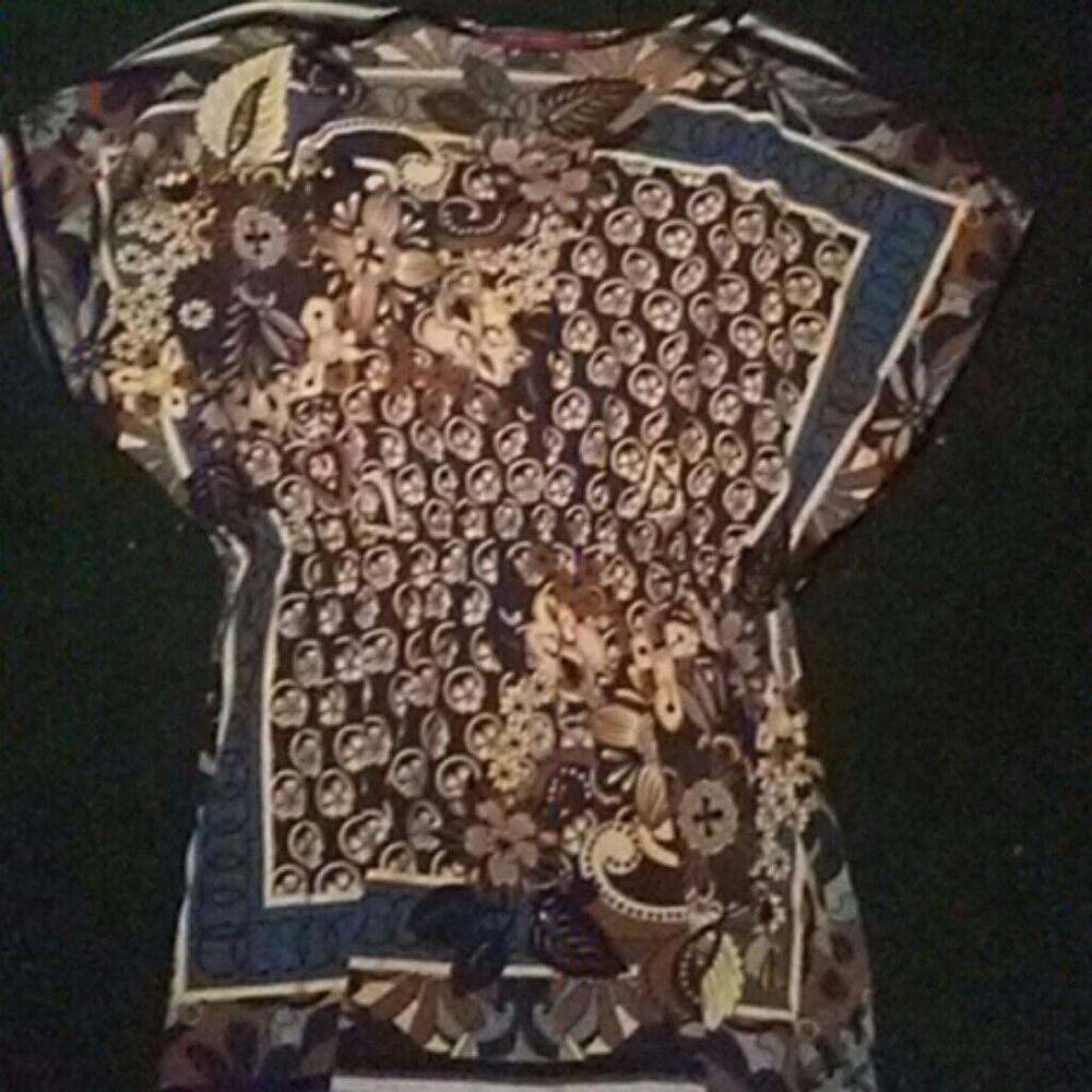 🌸Cute top SIZE medium🐸