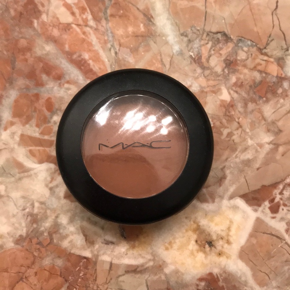 Mac matte eye shadow Saddle shade