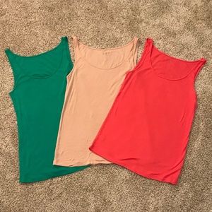 Lot of 3 layering tanks