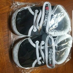 New adorable soft sole sneakers size 7 months