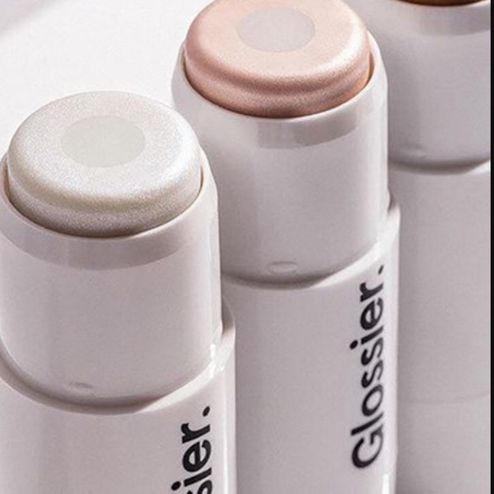 Glossier Haloscope highlighter in moonstone