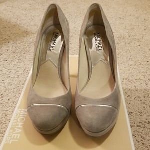 Michael Kors Bethany Pump in Stone