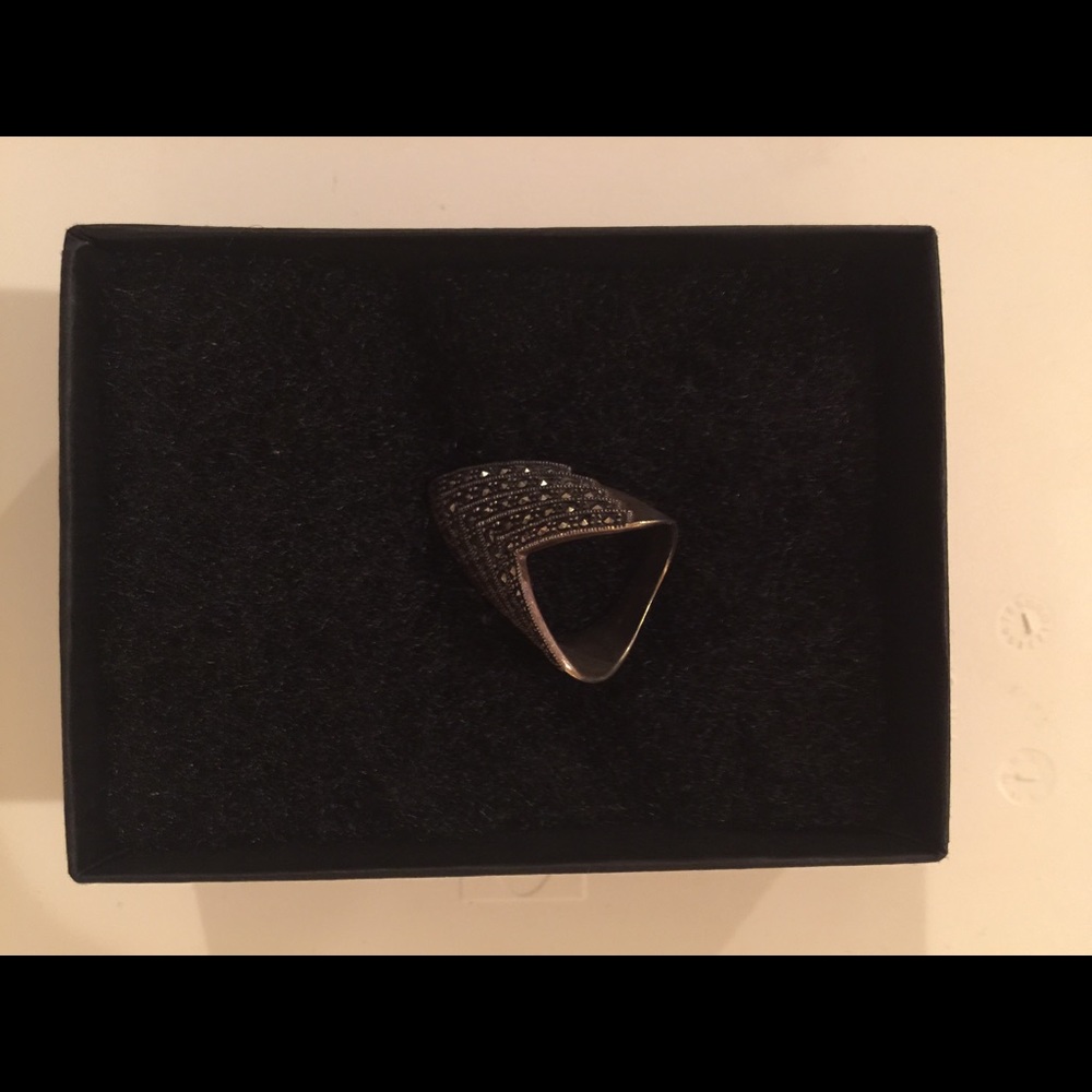 Silver V-ring