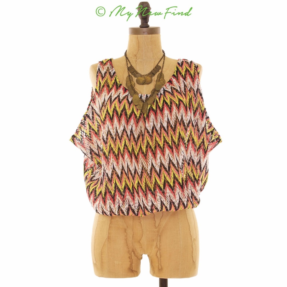 NWOT LOT APPAREL JRS SEE­THRU COLD SHOULDER TOP