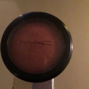 MAC Gleeful blush