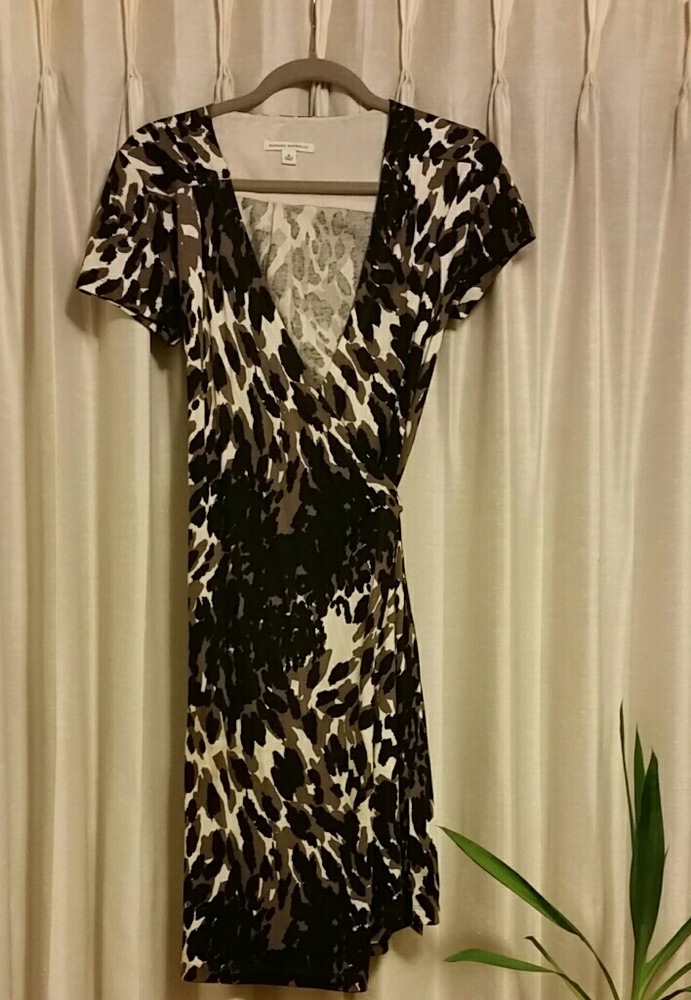 PATTERN WRAP DRESS
